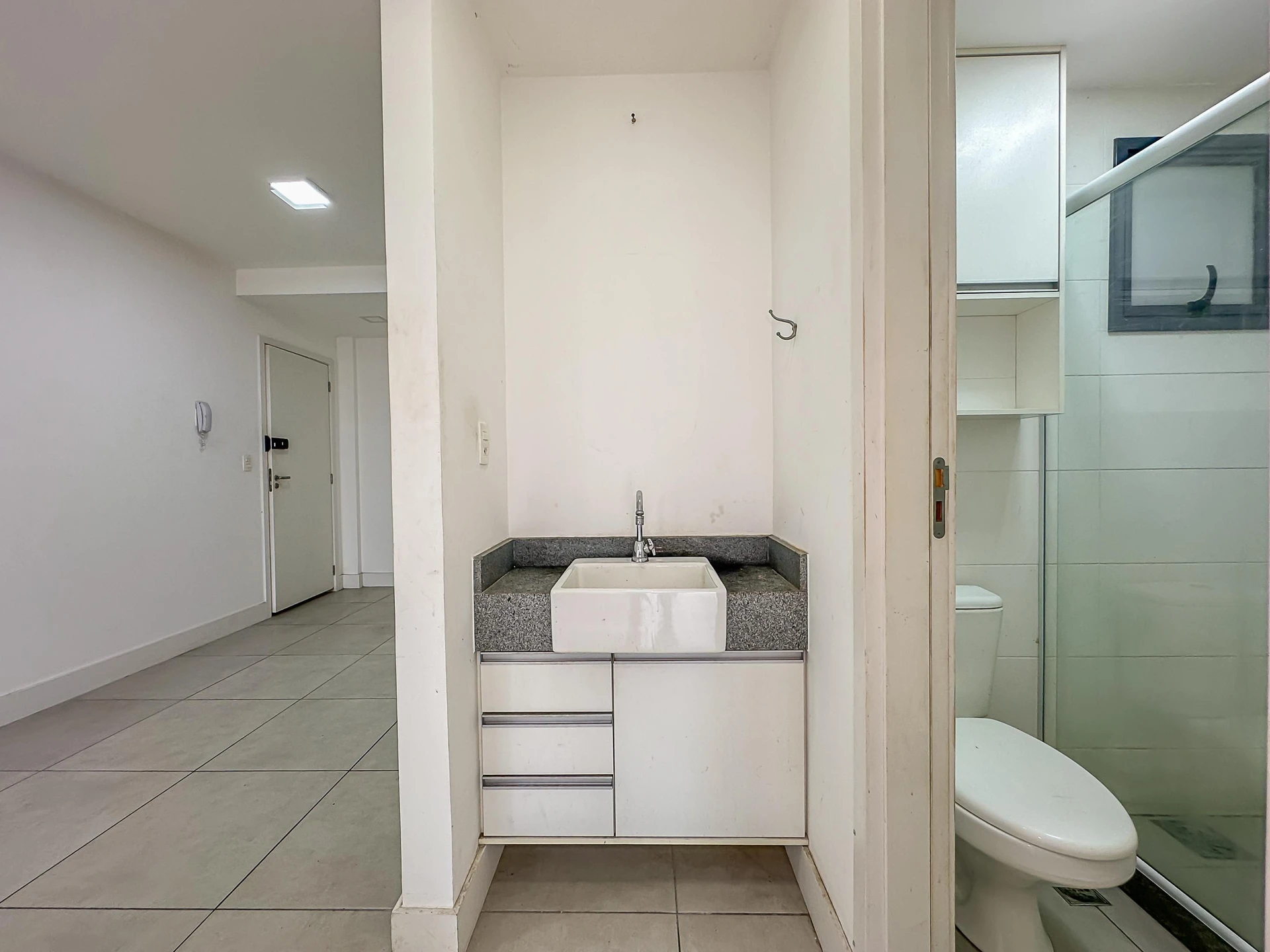 Furnished apartment, 42 m², with a glass-enclosed balcony — photo 43