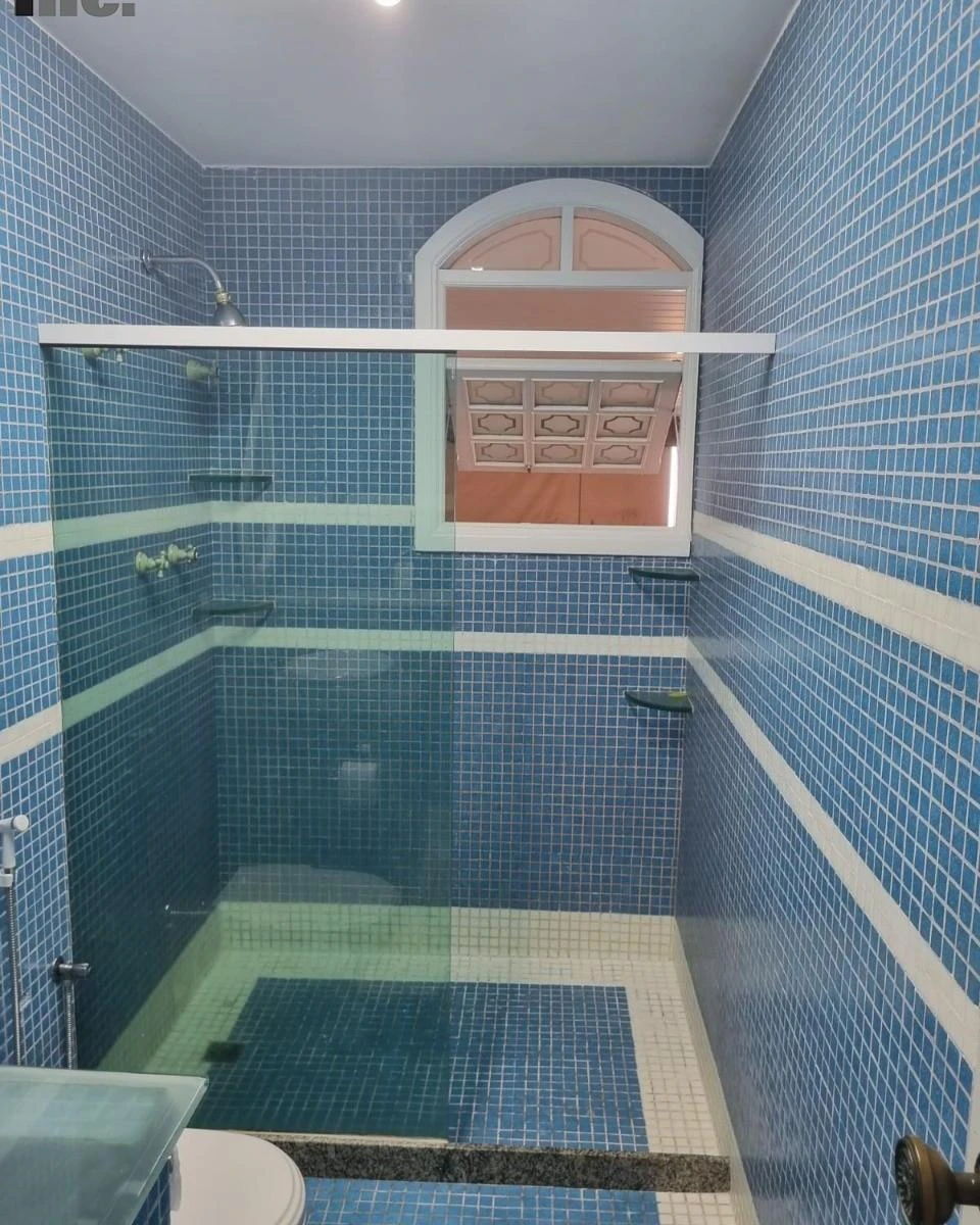 Меблированный дом с балконом и 4 спальнями с ванными — photo 35