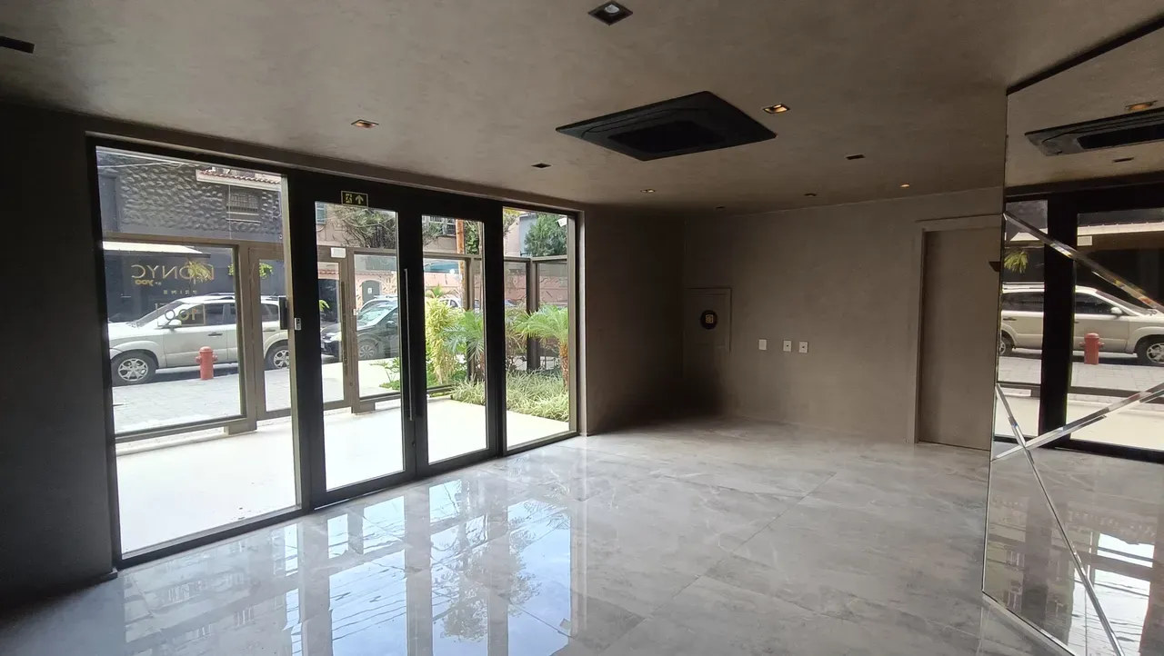 Квартира 73 м² с застеклённым балконом и видом на горы — photo 41