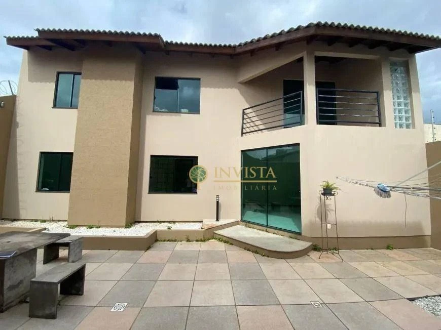 Casa residencial con 4 dormitorios y 5 baños — photo 6