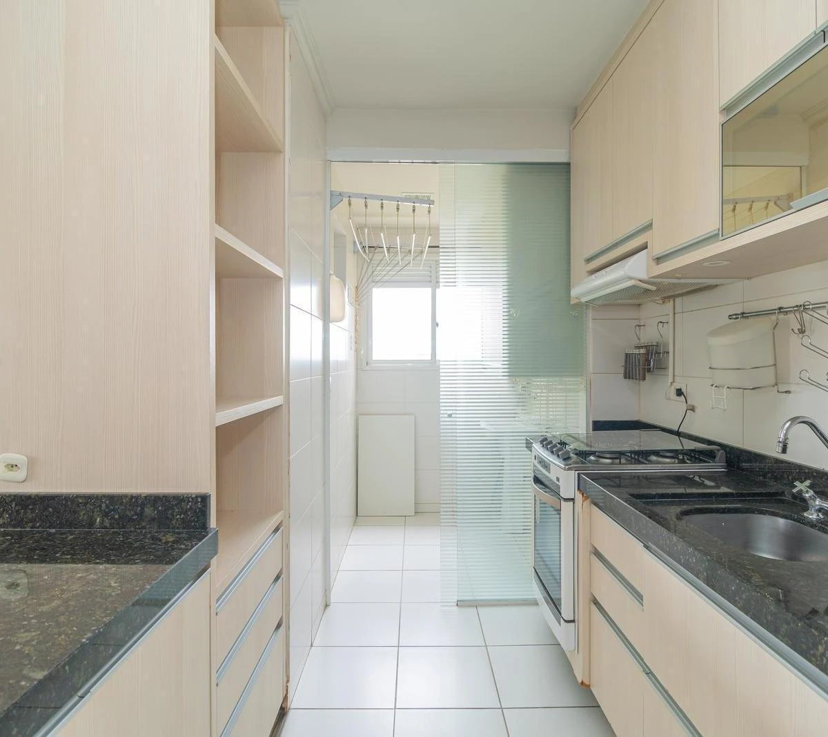3-bedroom apartment with a home office in Curitiba — photo 2