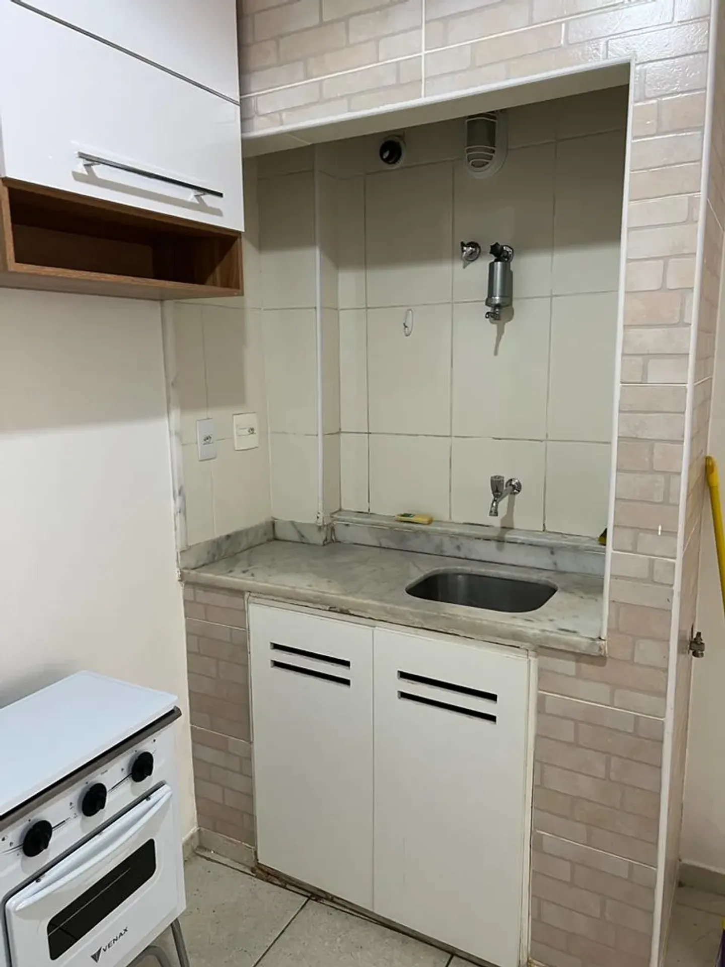 One-bedroom apartment with a washing machine — photo 2