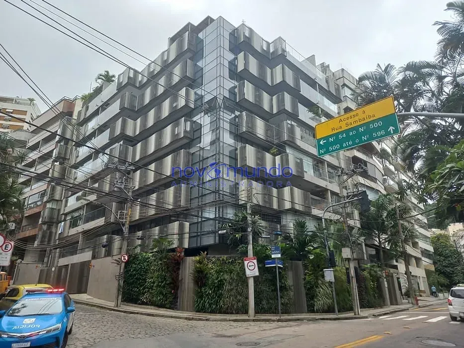 Apartment with 1 bedroom, 3 bathrooms and 2 parking spots — photo 39