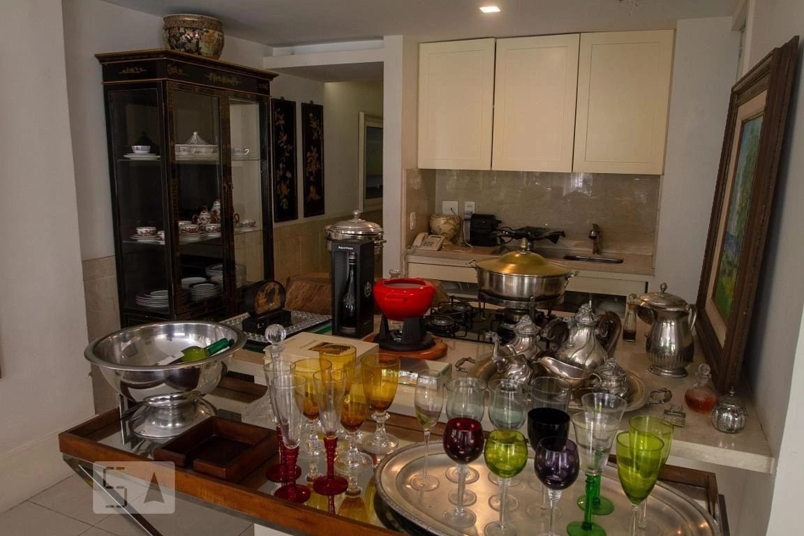 Furnished apartment with 3 bedrooms and 148 m² — photo 2