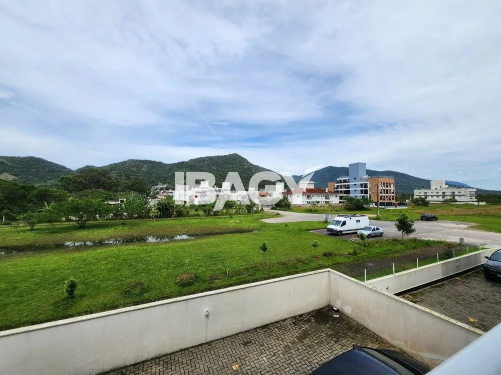 2-bedroom apartment with a mountain view — photo 13