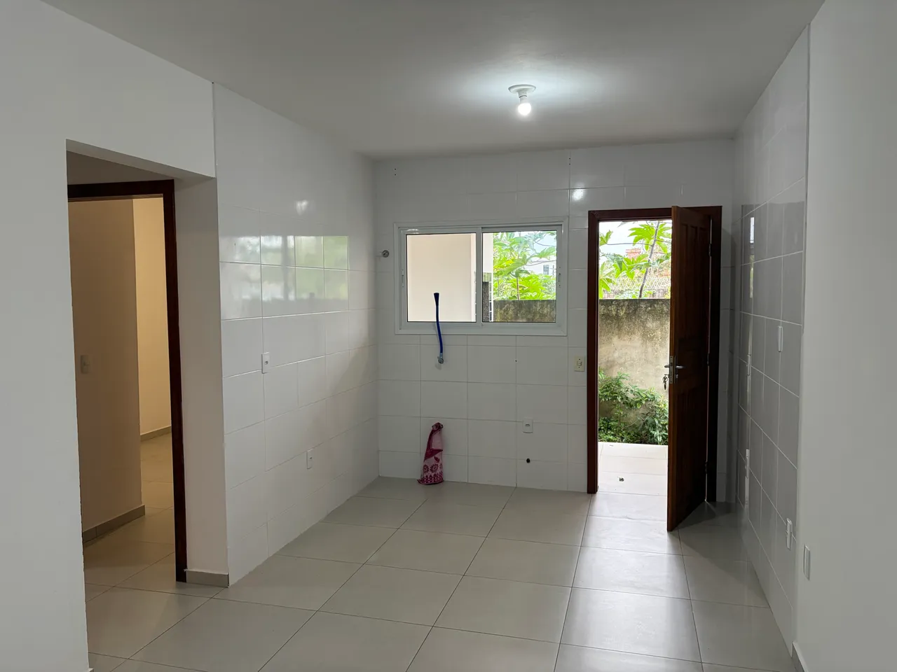 Casa para alugar com 2 quartos e garagem