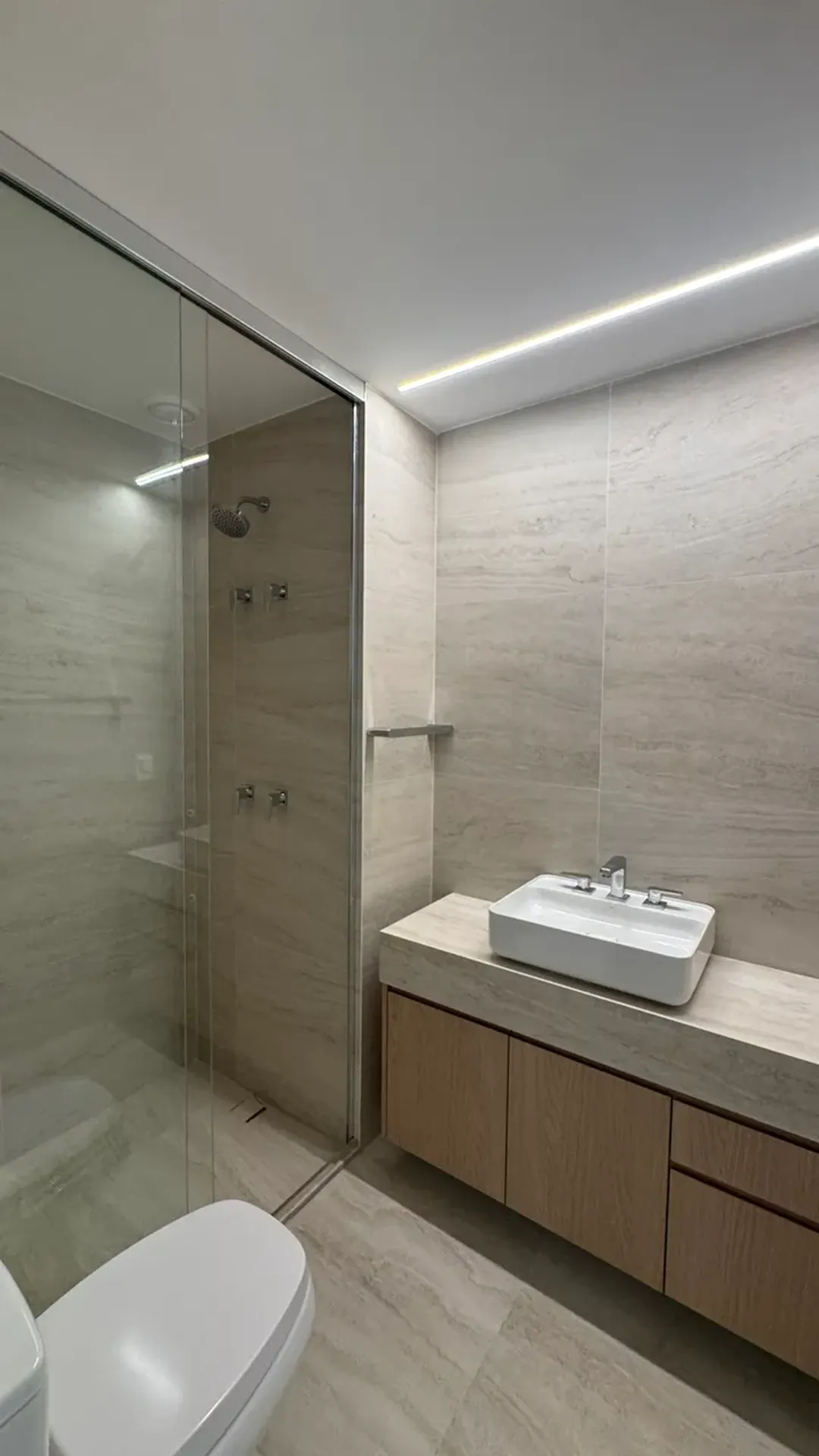 Apartment with 4 bedrooms, 5 bathrooms and enclosed balcony — photo 9