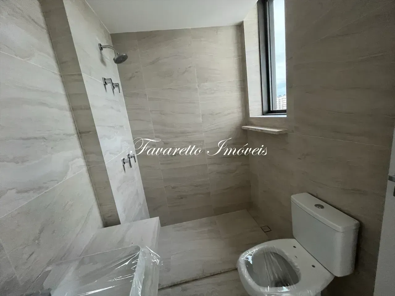 Apartment with 4 suites and a closed-off kitchen — photo 25