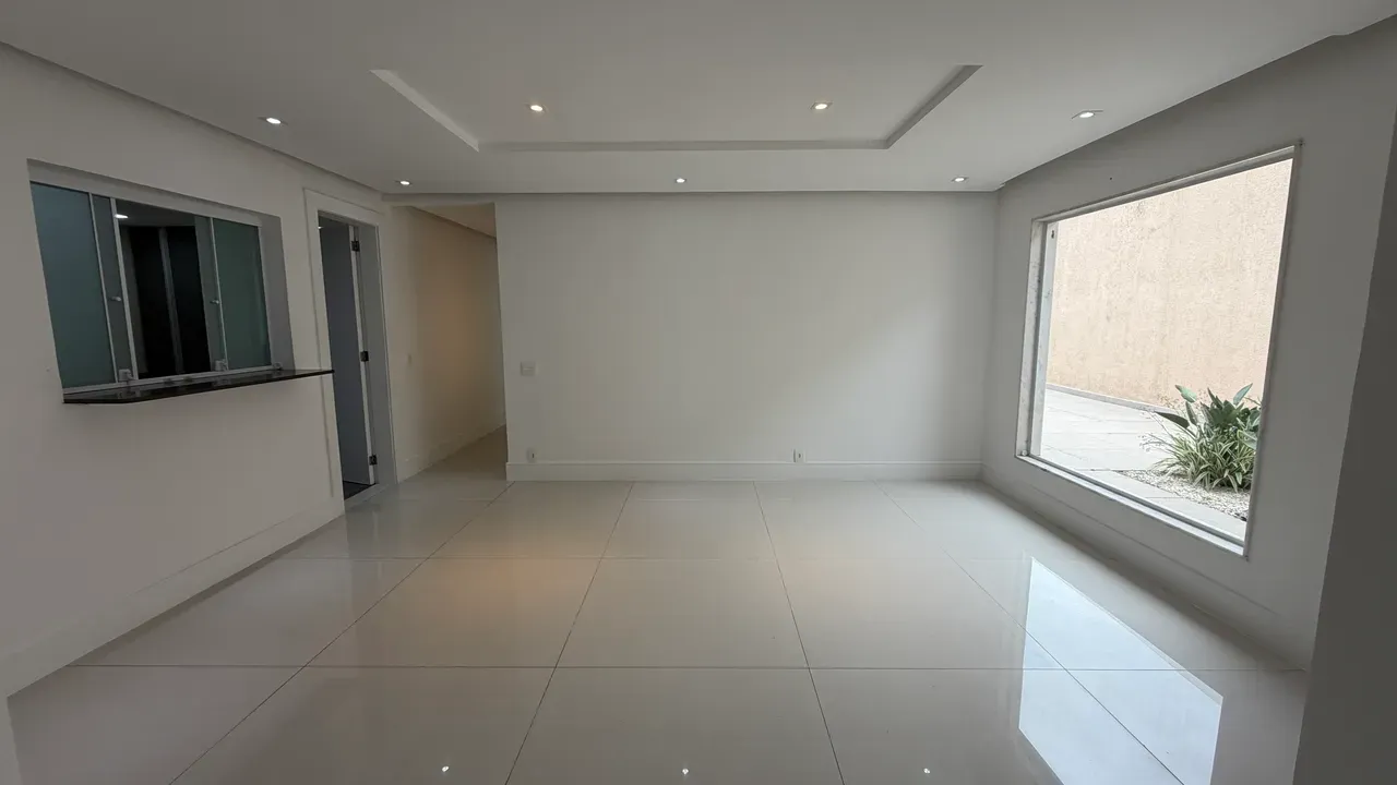 Single-story house with a private garden and 4 bedrooms — photo 10