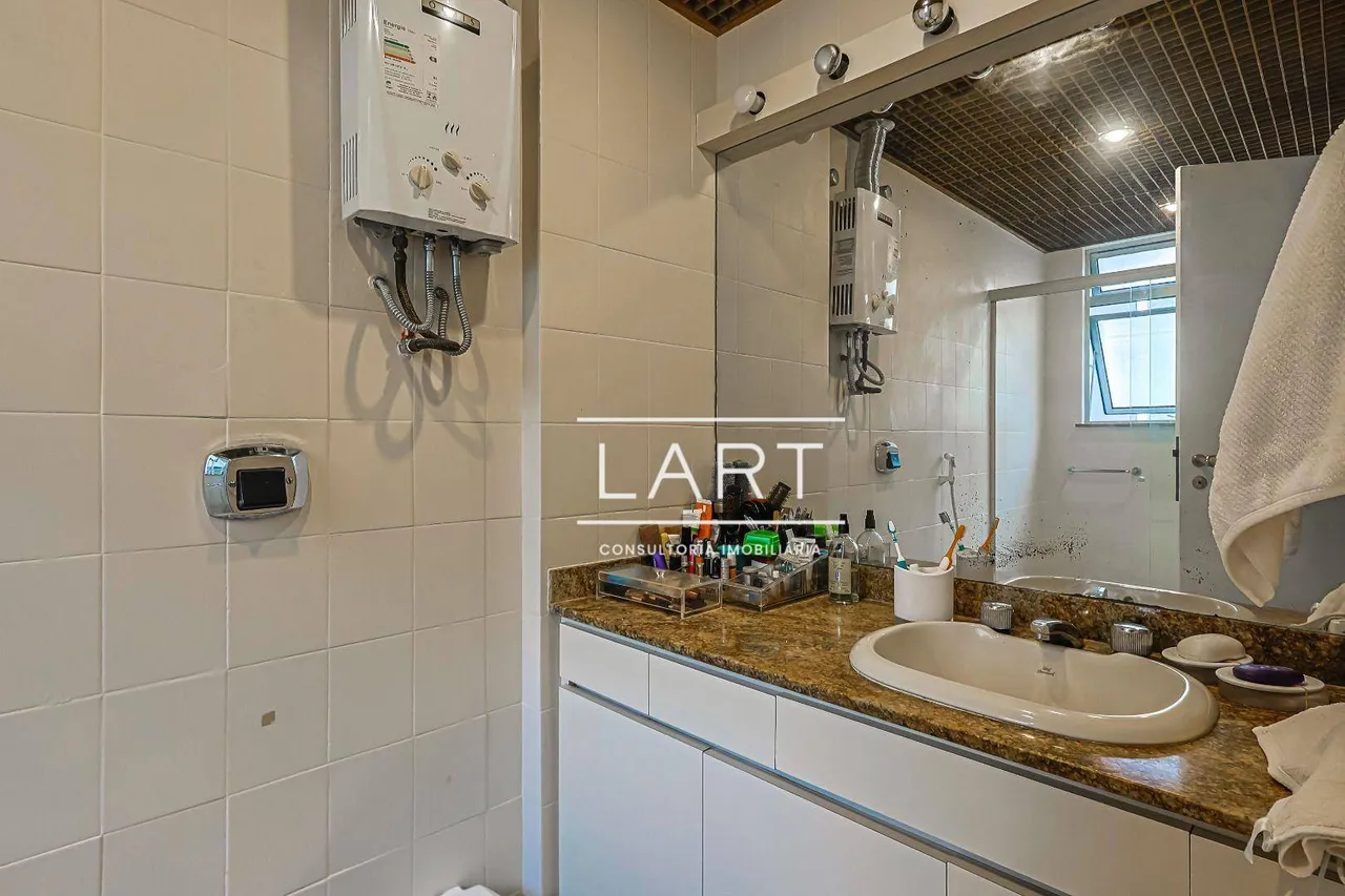 Apartamento com 3 quartos e 3 banheiros, 220 m² — photo 15