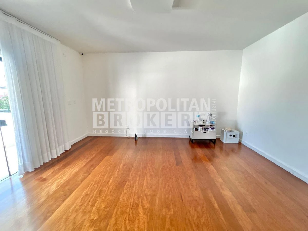 Furnished house with 7 bedrooms, 5 en-suites and 1020 m² — photo 19