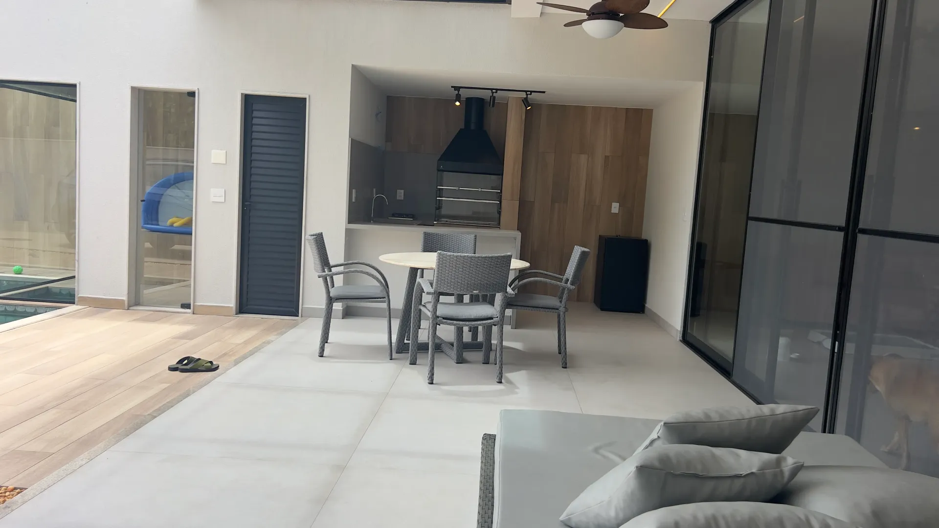 House with 5 bedrooms and 5 bathrooms plus 3 parking spots — photo 18