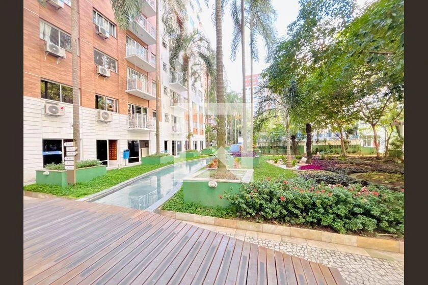 1-bedroom apartment with an open kitchen and balcony — photo 38