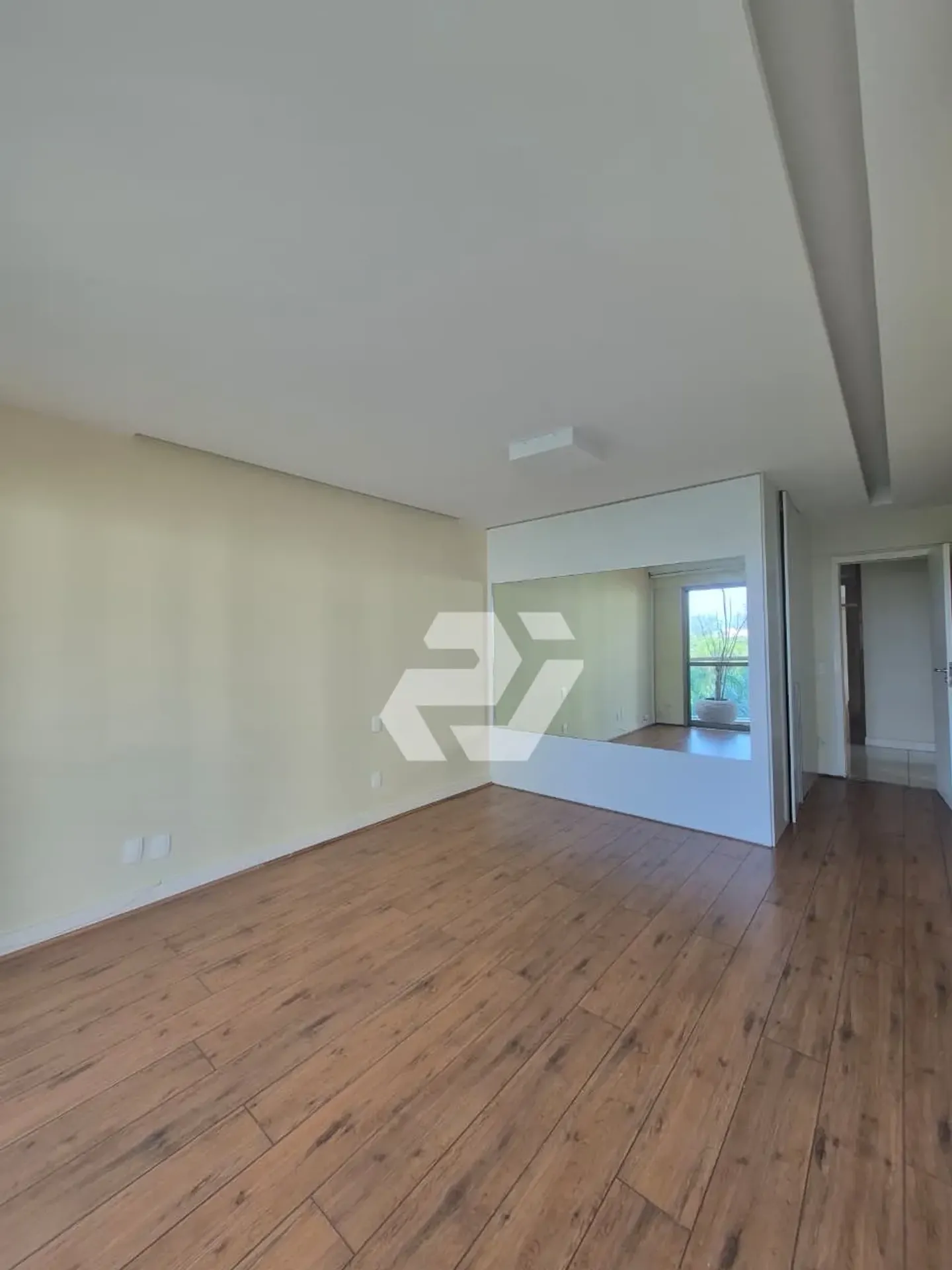 Apartment with 4 en-suite bedrooms and private garden — photo 23