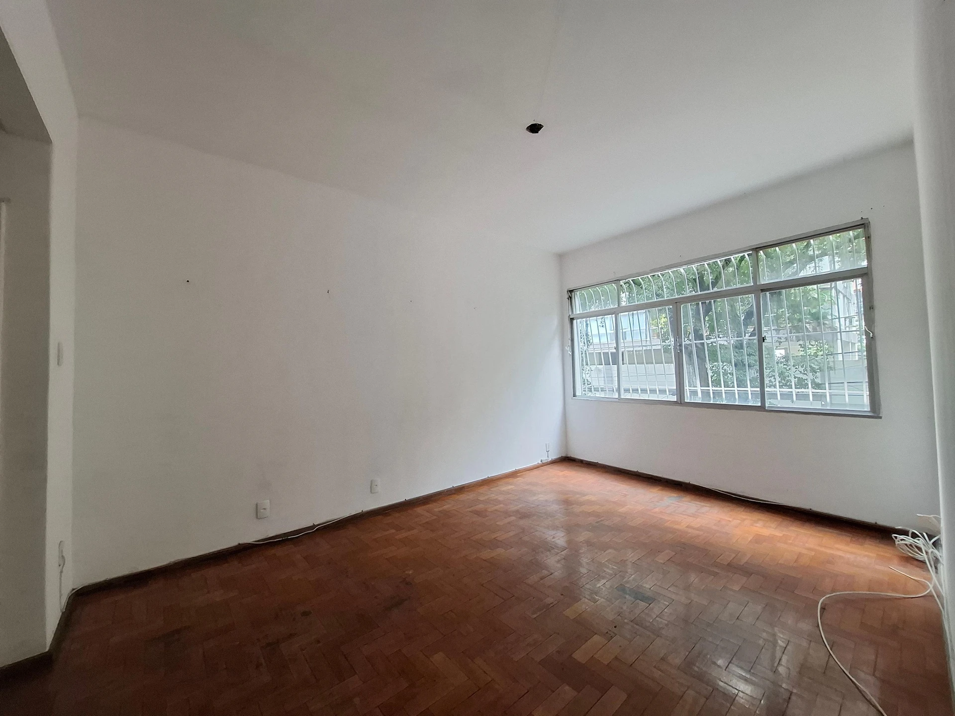 Unfurnished 3-bedroom apartment with 3 bathrooms — photo 20
