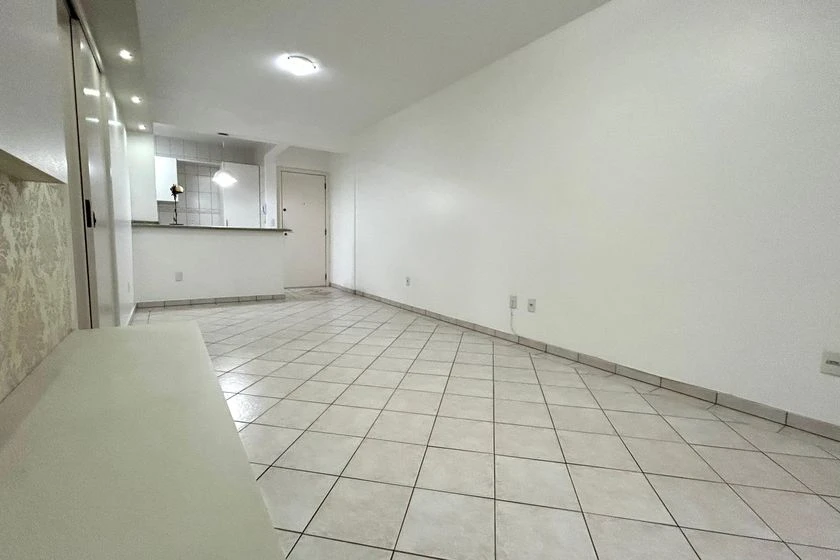 Unfurnished apartment with 2 bedrooms and a balcony — photo 2