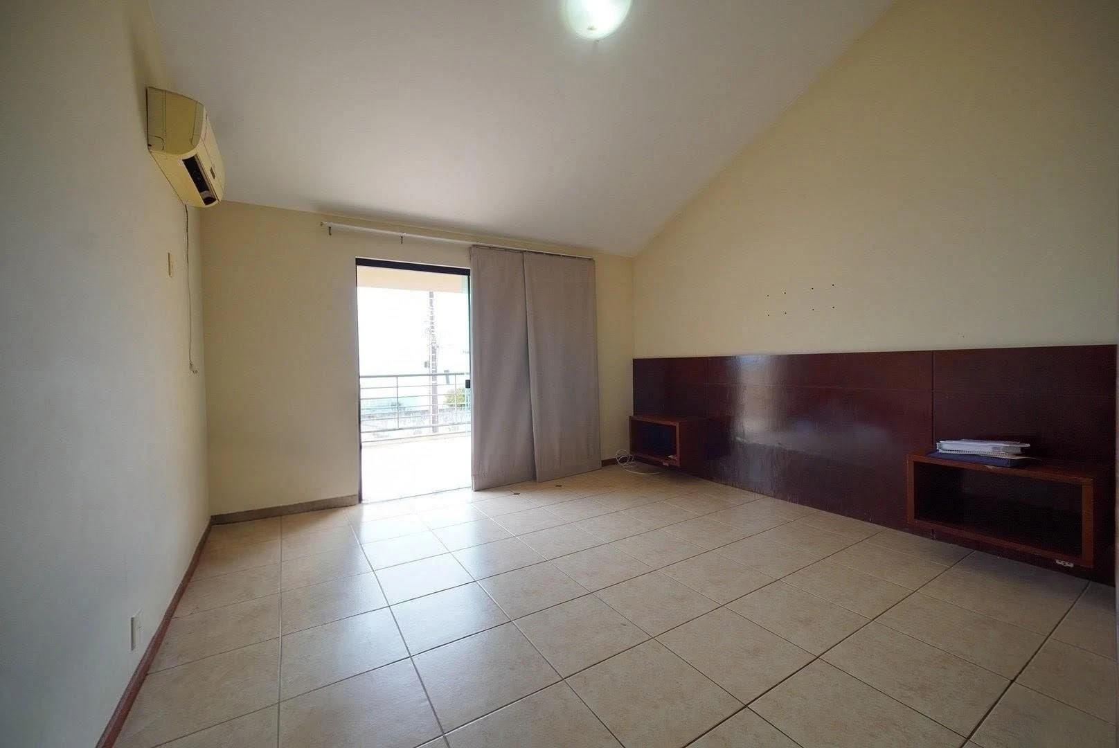 407 m² house with a washing machine and a bathtub — photo 12