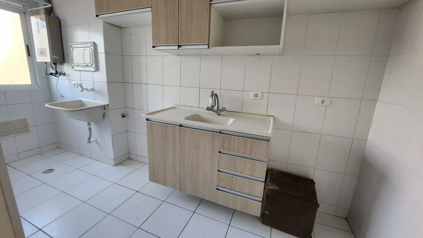Wood or laminate floors in a 2-bedroom apartment, 53 m² — photo 4