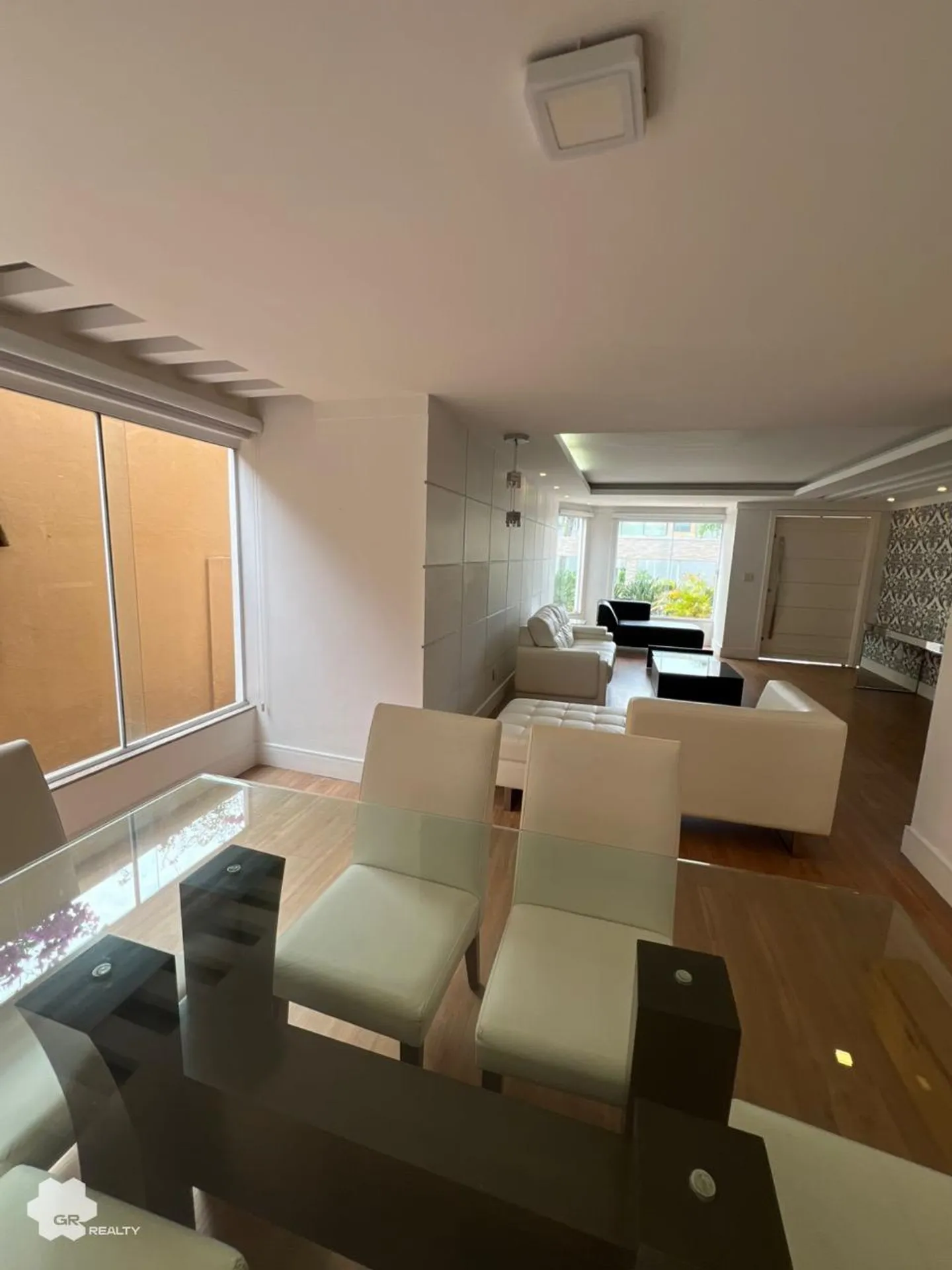 House with 6 en-suite bedrooms and 468 m² of space — photo 51