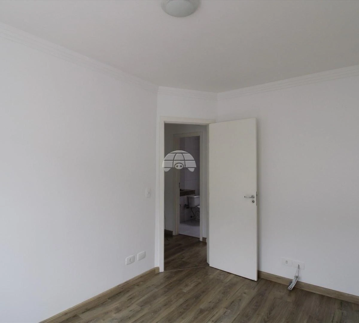 3-bedroom house with a bathtub in Curitiba — photo 24