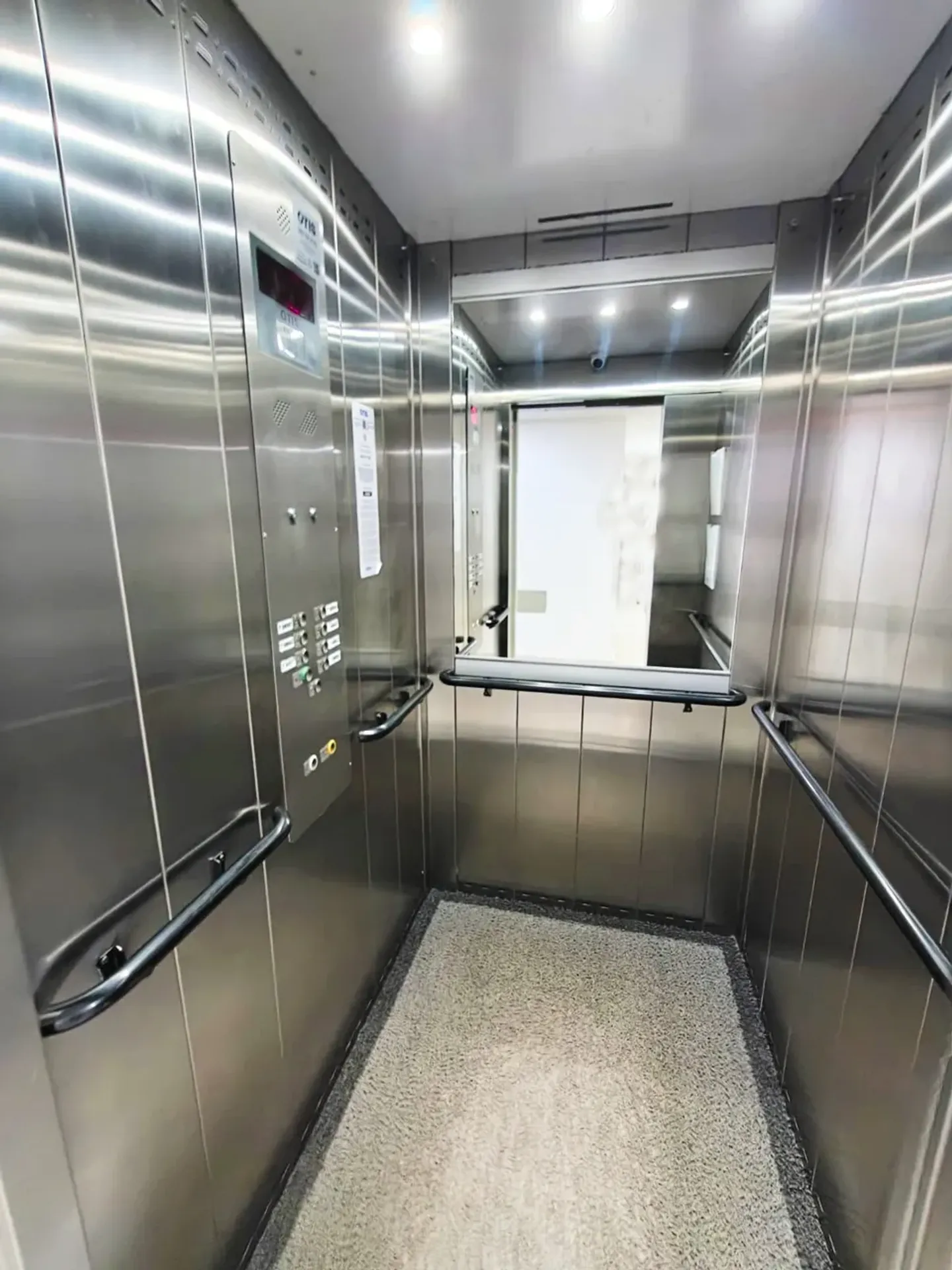 2-bedroom apartment with balcony, closed kitchen — photo 52