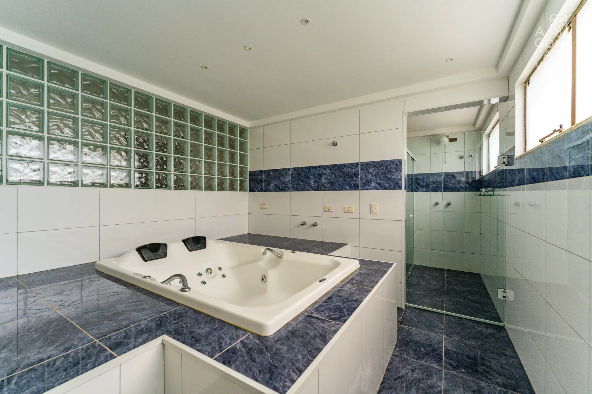 Unfurnished house with 4 bedrooms and 5 bathrooms — photo 49