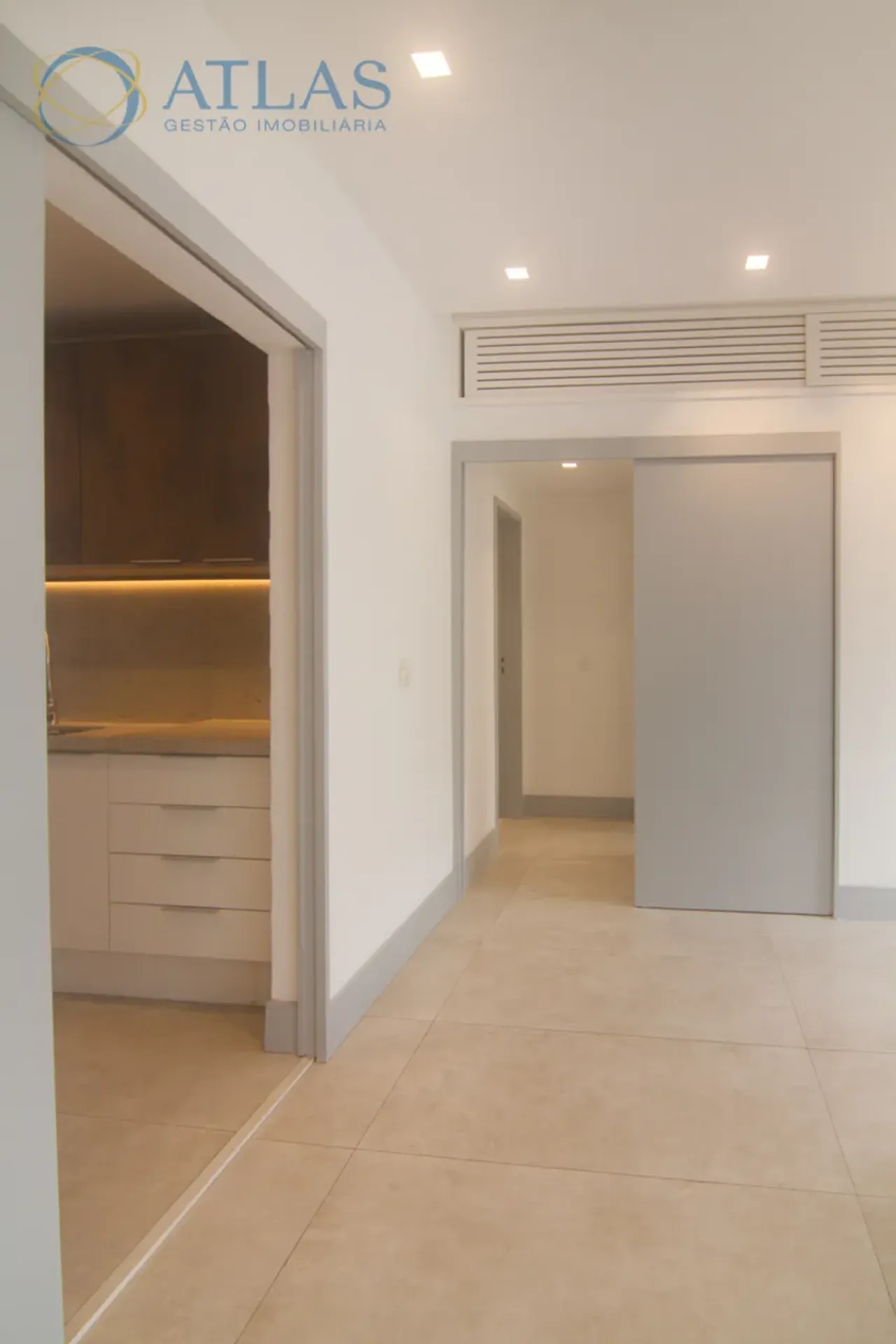 Apartamento, 90 m², com janelas do piso ao teto — photo 36