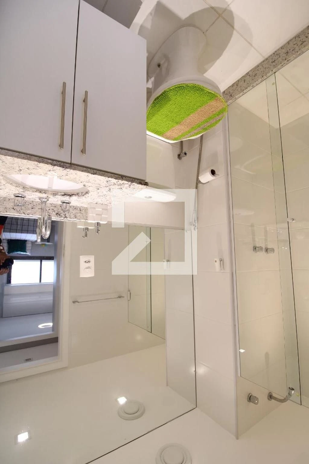Furnished 2-bedroom apartment with glass balcony — photo 47