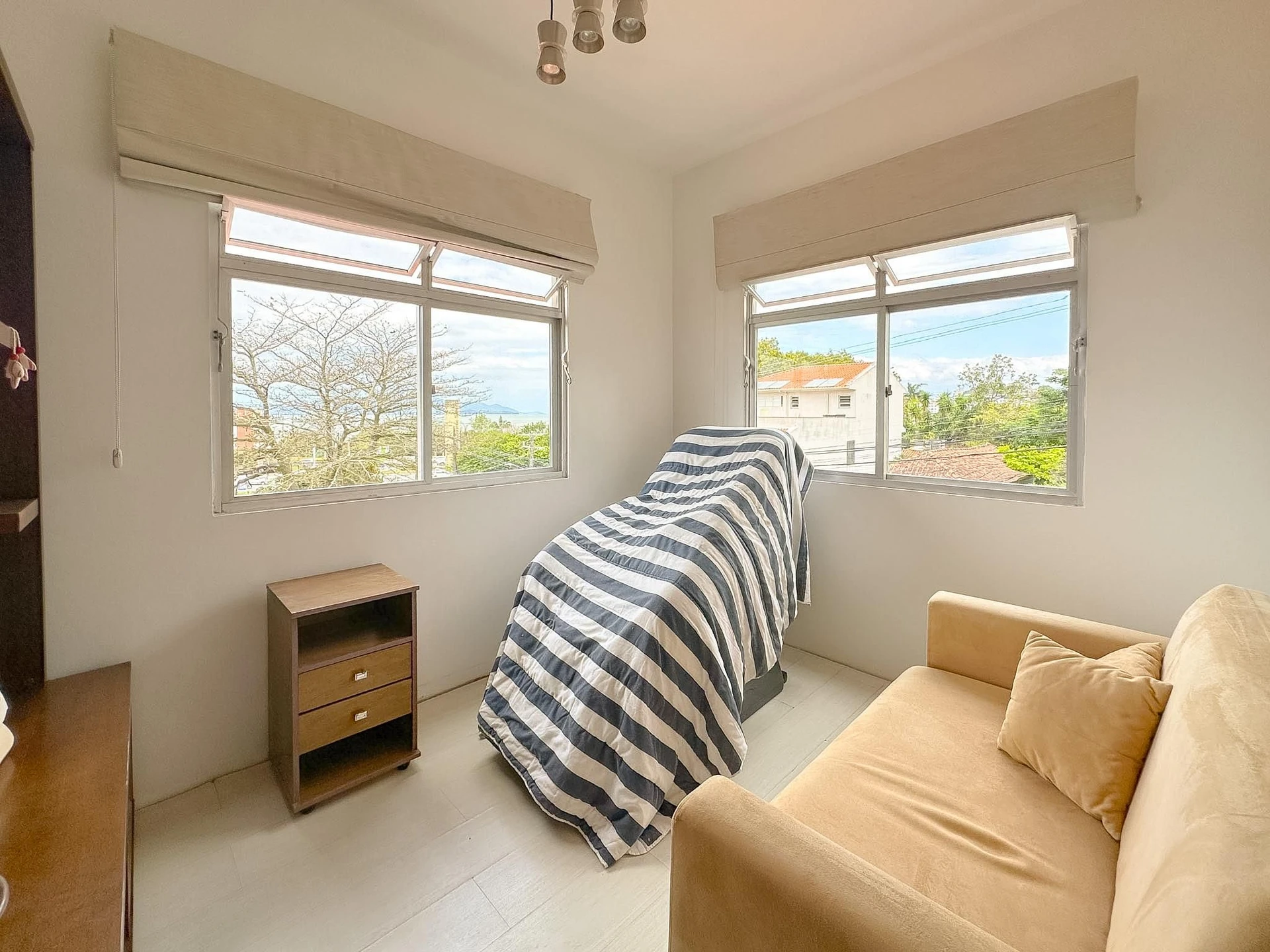 Furnished house, 250 m², with a bathtub — photo 36