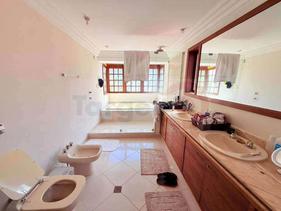 Furnished house with 5 en-suite bedrooms and 8 parking — photo 12