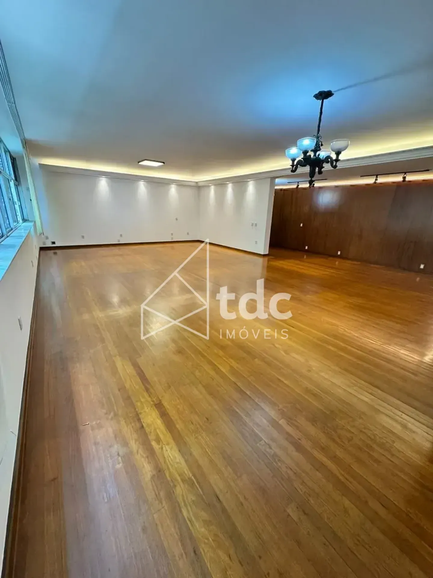 Apartment, 270 m², with floor-to-ceiling windows