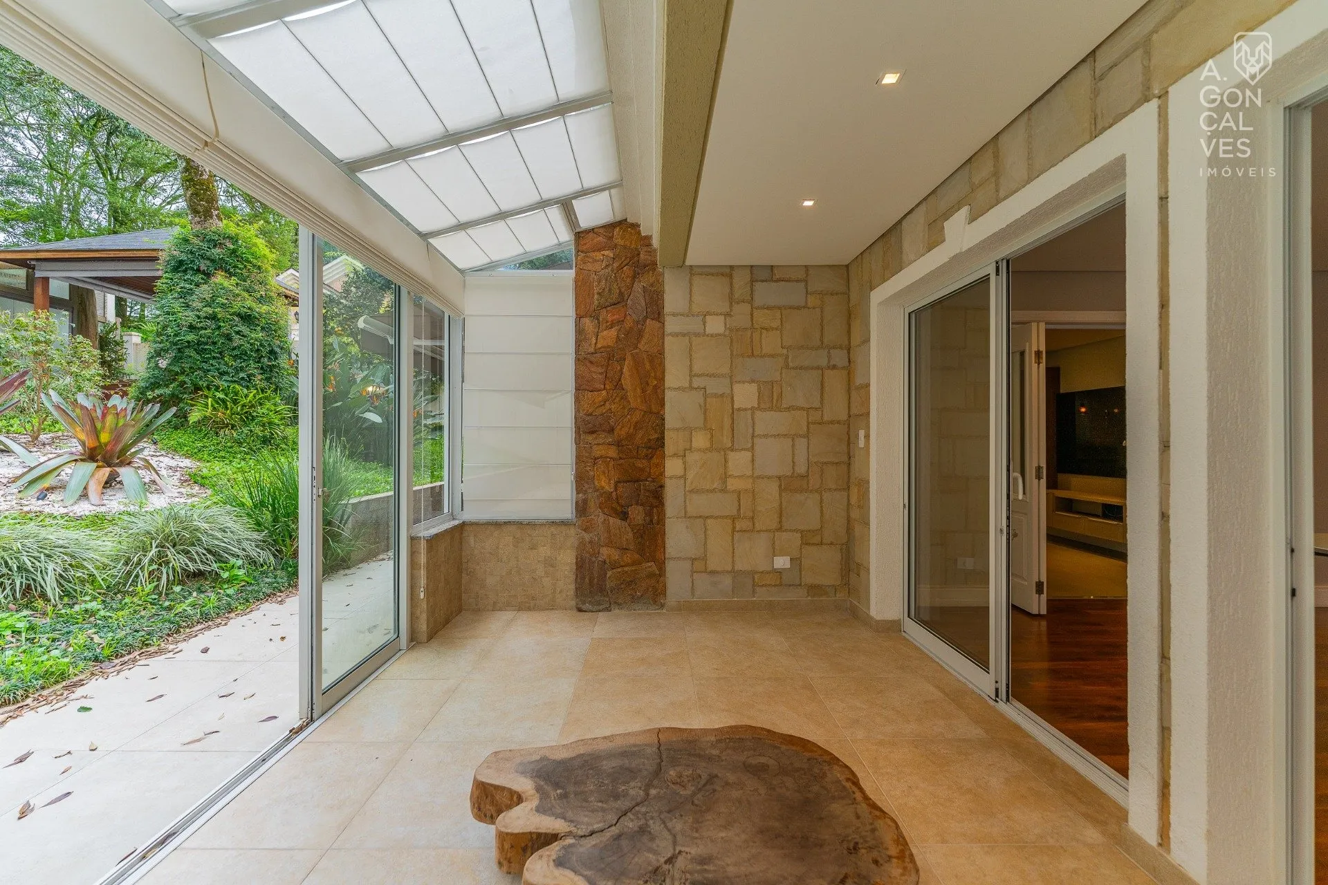House with 4 bedrooms and 5 bathrooms, 5 parking spots — photo 22