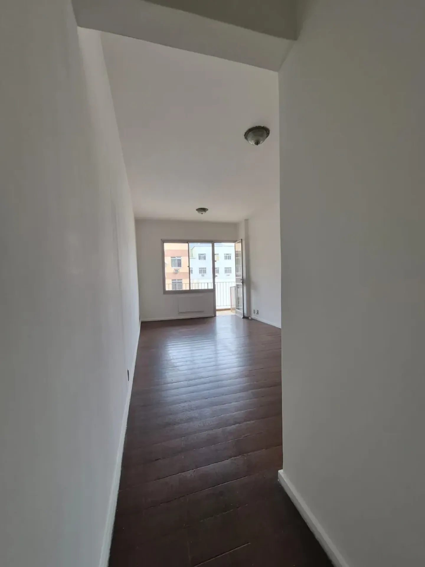 Apartment with 2 bedrooms and a balcony plus 1 parking spot — photo 27