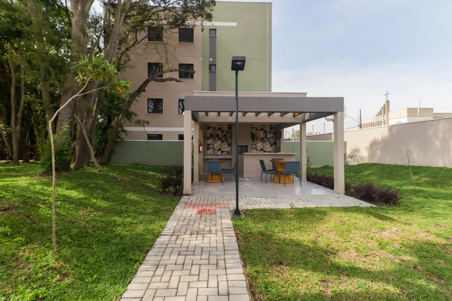 3-bedroom apartment with a grill on the balcony in Curitiba — photo 6