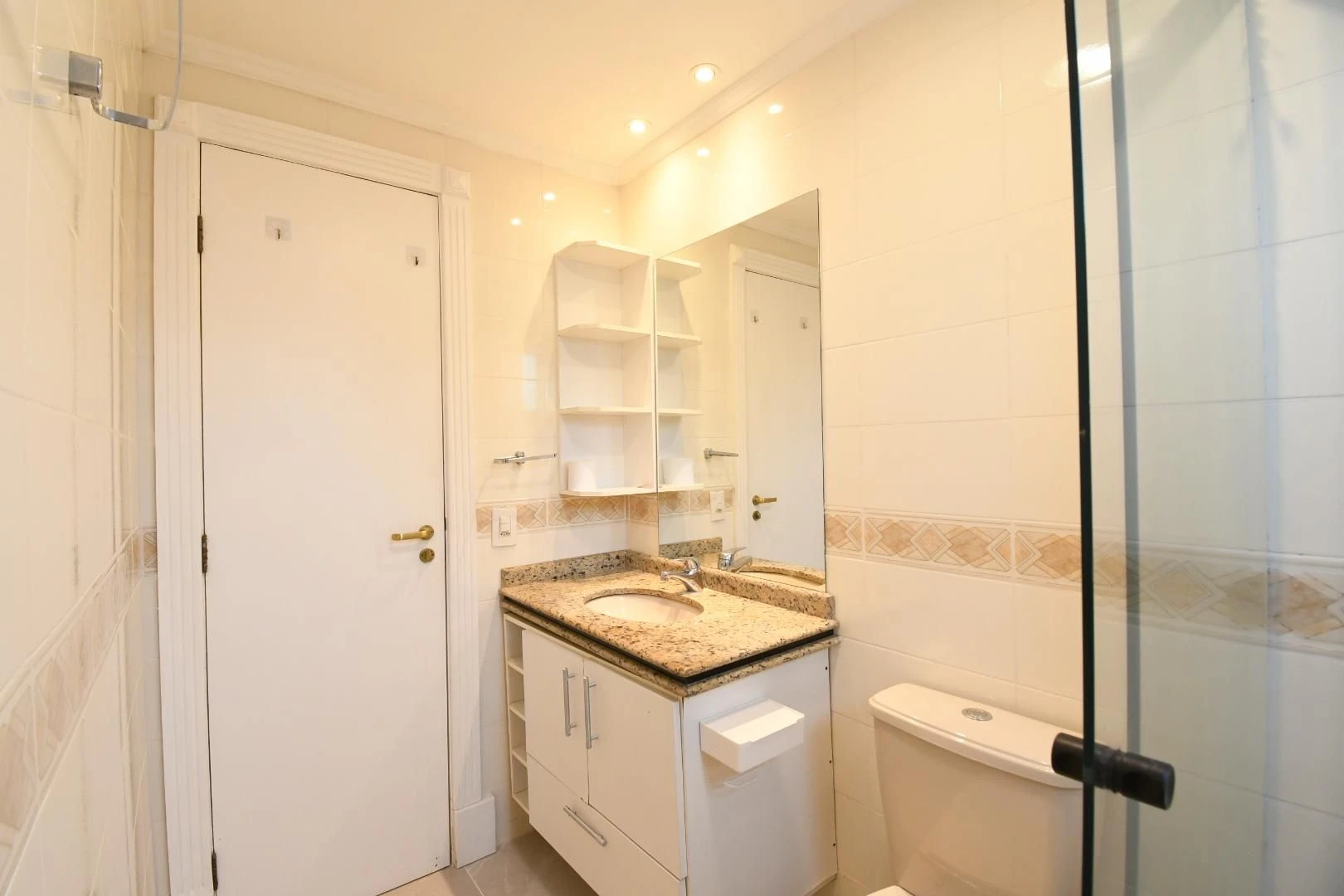 3-bedroom apartment in a building with a gym — photo 27