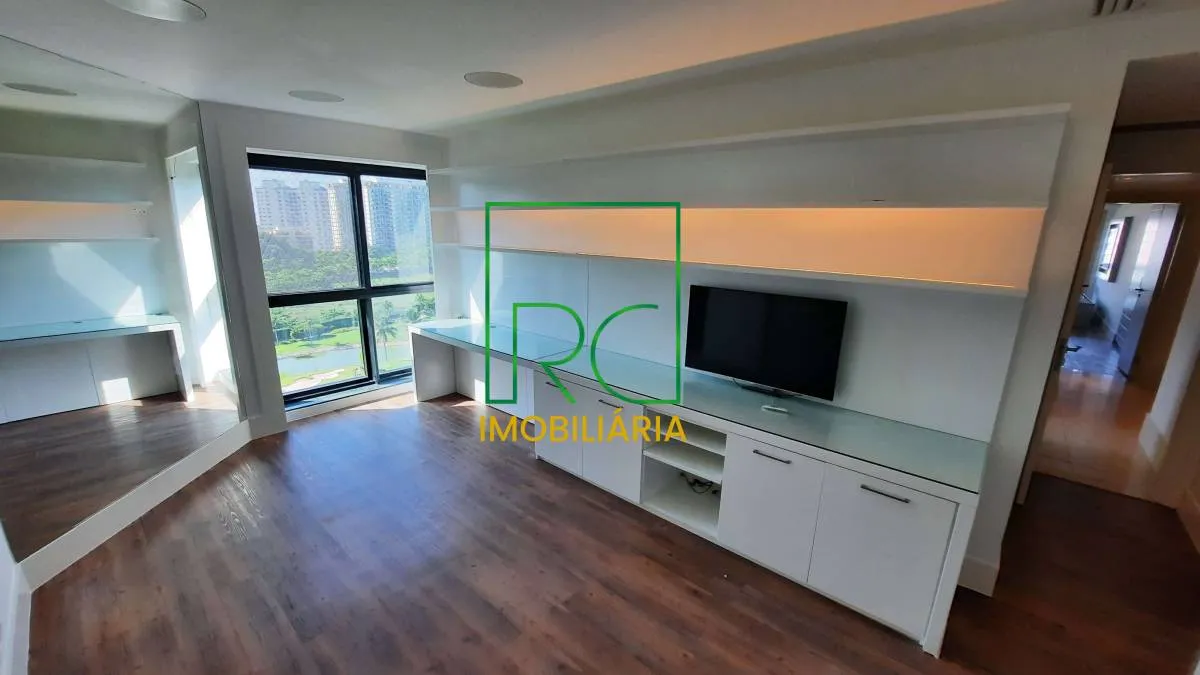 Water view in a 4-bedroom apartment, 360 m² — photo 15