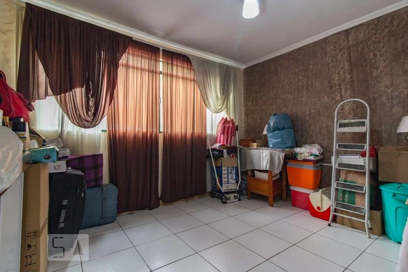 House with 4 bedrooms and 3 bathrooms, no parking — photo 11