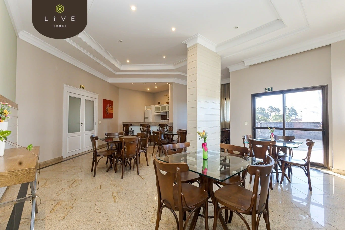 3-bedroom apartment with glazed balcony and private BBQ — photo 3