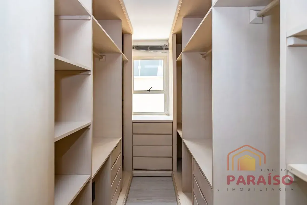 4-bedroom house with a grill on the balcony in Curitiba — photo 32