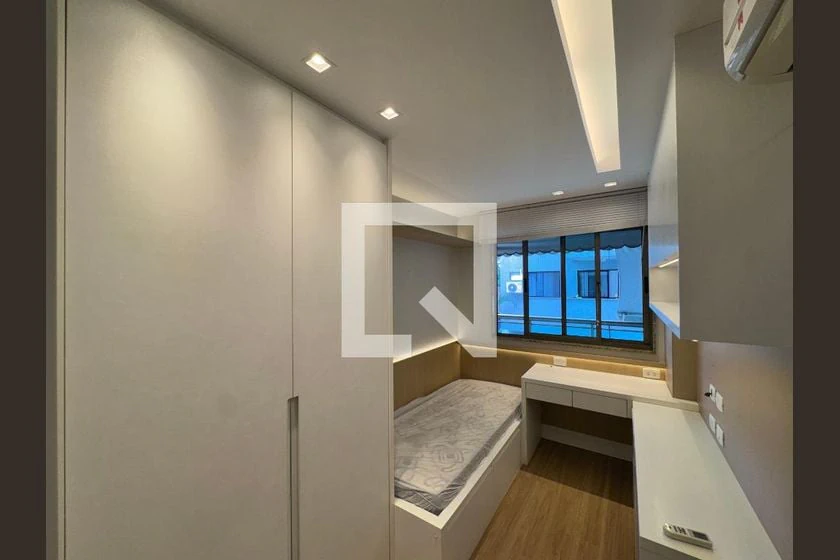 Floor-to-ceiling windows in a 3-bedroom apartment, 90 m² — photo 3