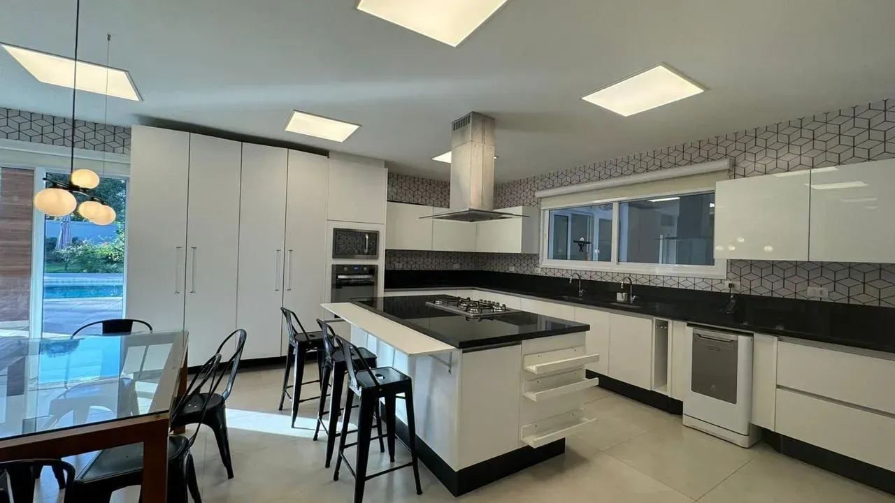 Furnished house with 5 bedrooms and 5 baths, 780 m² — photo 2