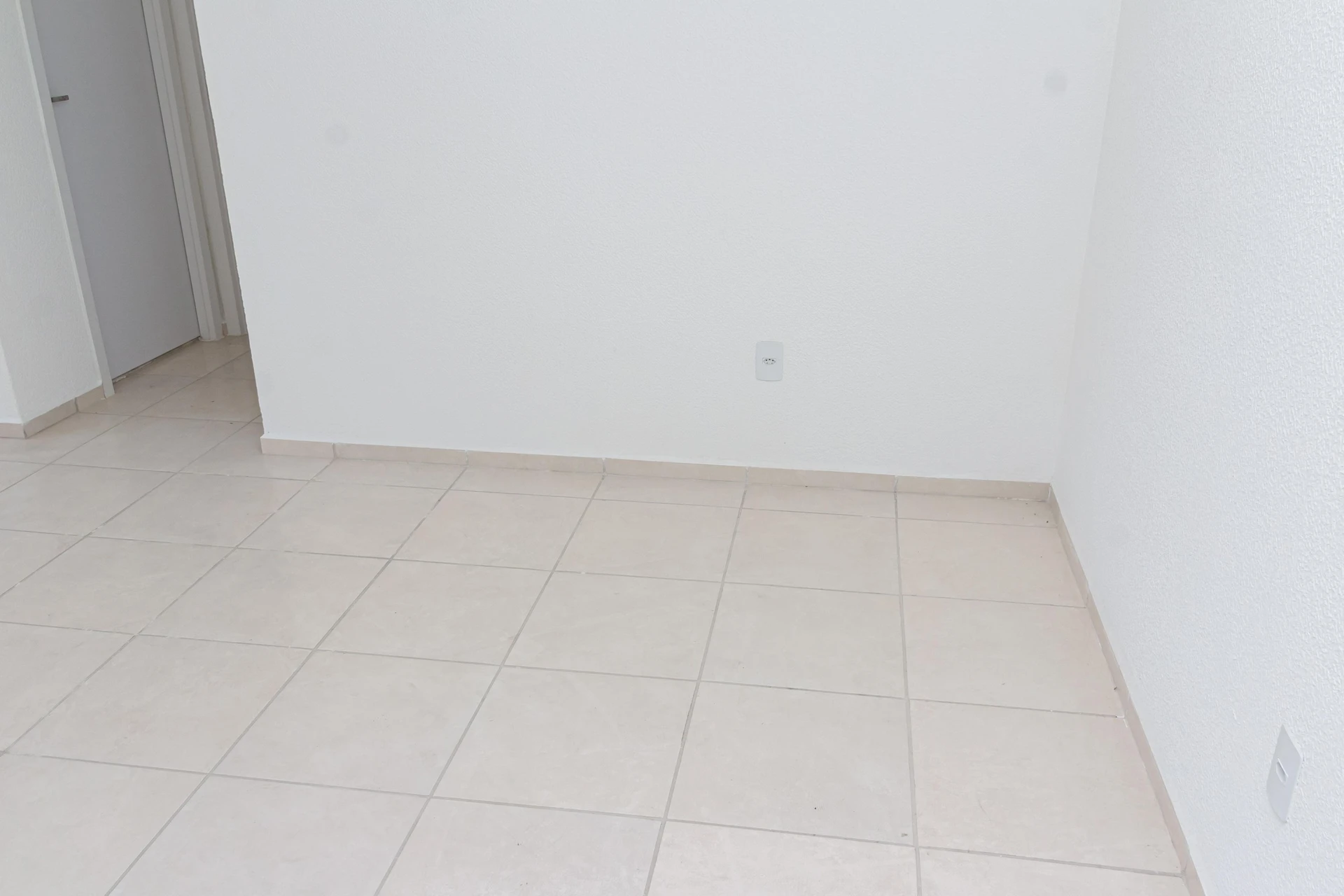 2-bedroom apartment in a building with a pool — photo 33