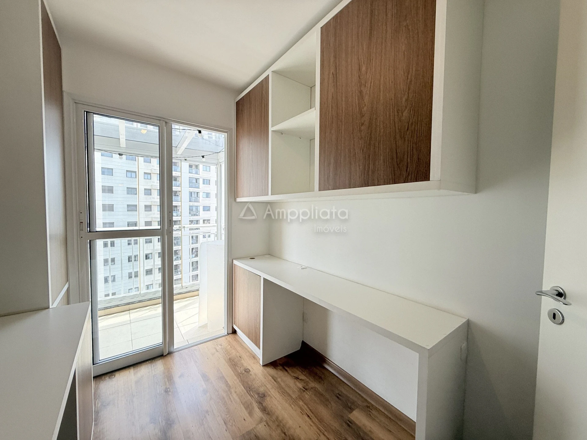 Glass-enclosed balcony in a 3-bedroom apartment, 78 m² — photo 13