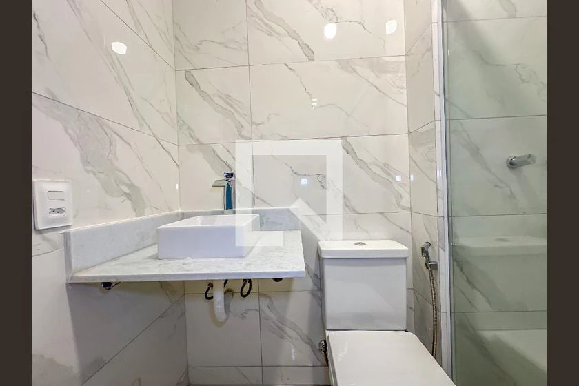 Apartamento de 2 quartos com piso de madeira ou laminado — photo 26