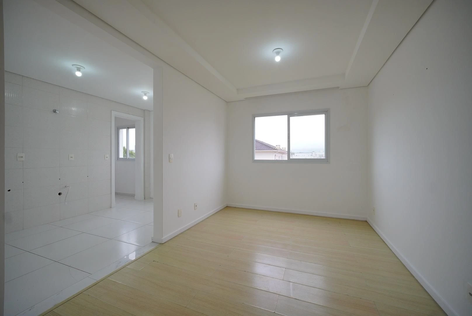 Apartment, 86 m², with wood or laminate floors — photo 2