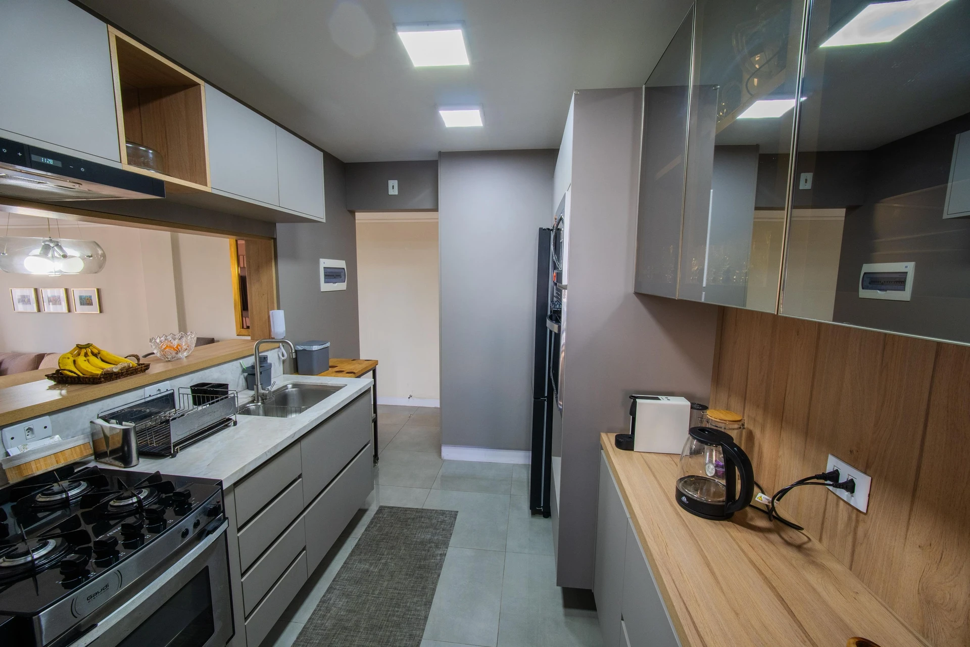 Walk-in closet in a 2-bedroom apartment, 91 m² — photo 4
