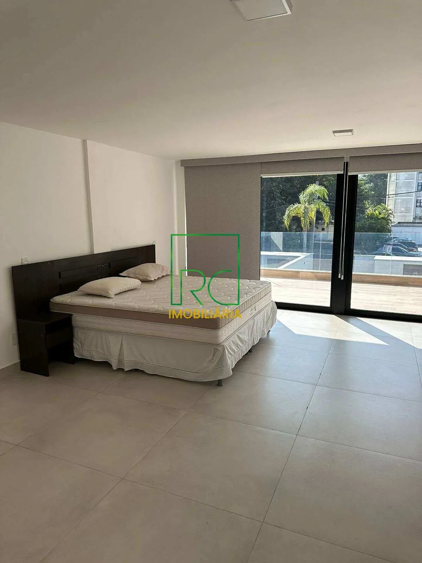 Furnished gated house with 5 en-suite bedrooms and 470 m² — photo 31