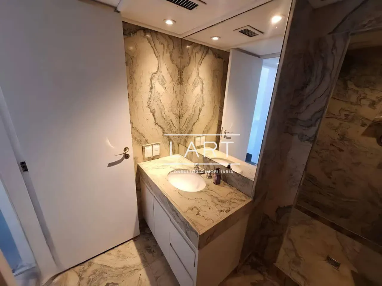 Furnished apartment with 2 bedrooms and 203 m² — photo 18