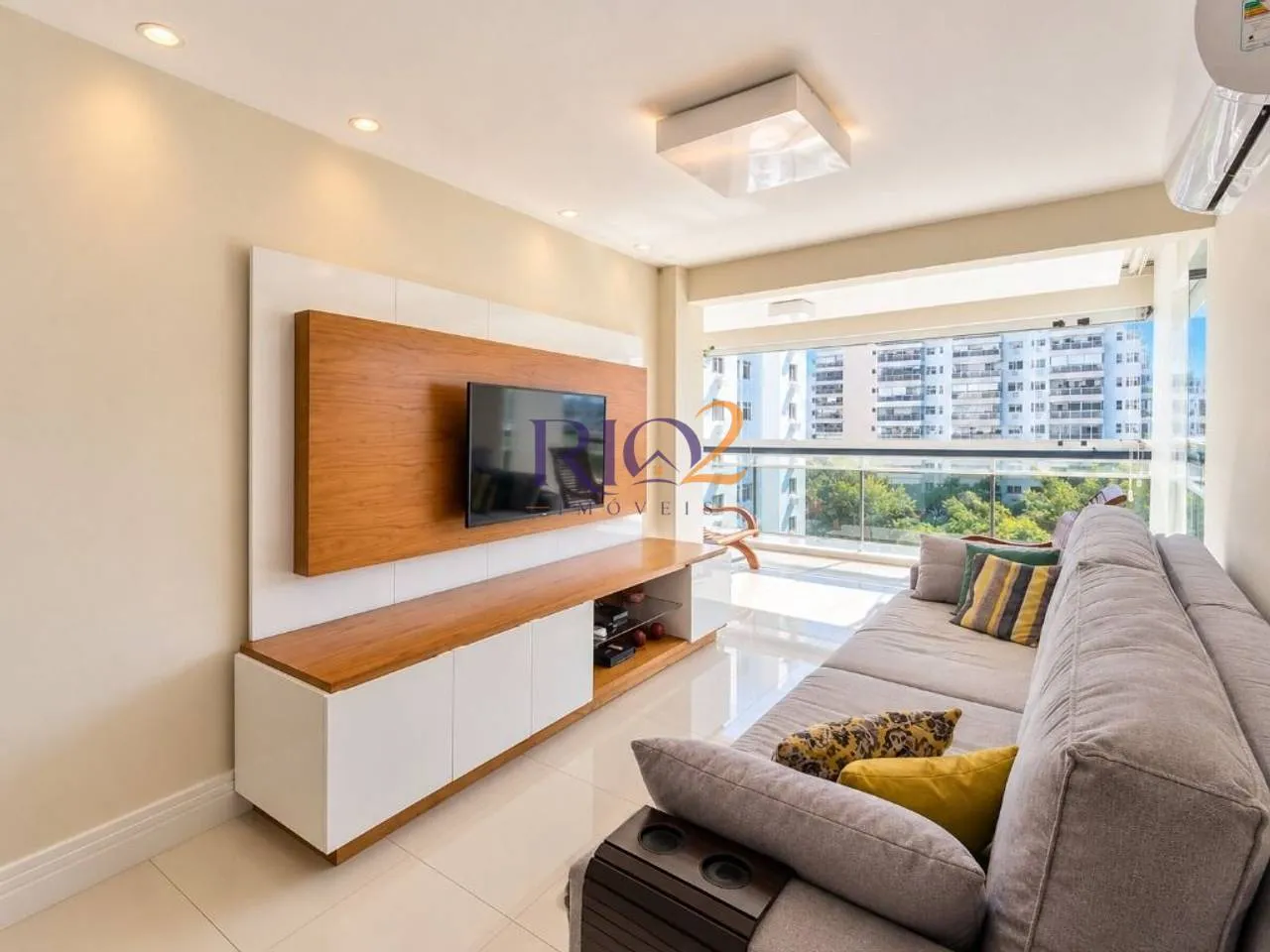 91 m² apartment with a walk-in closet and a home office