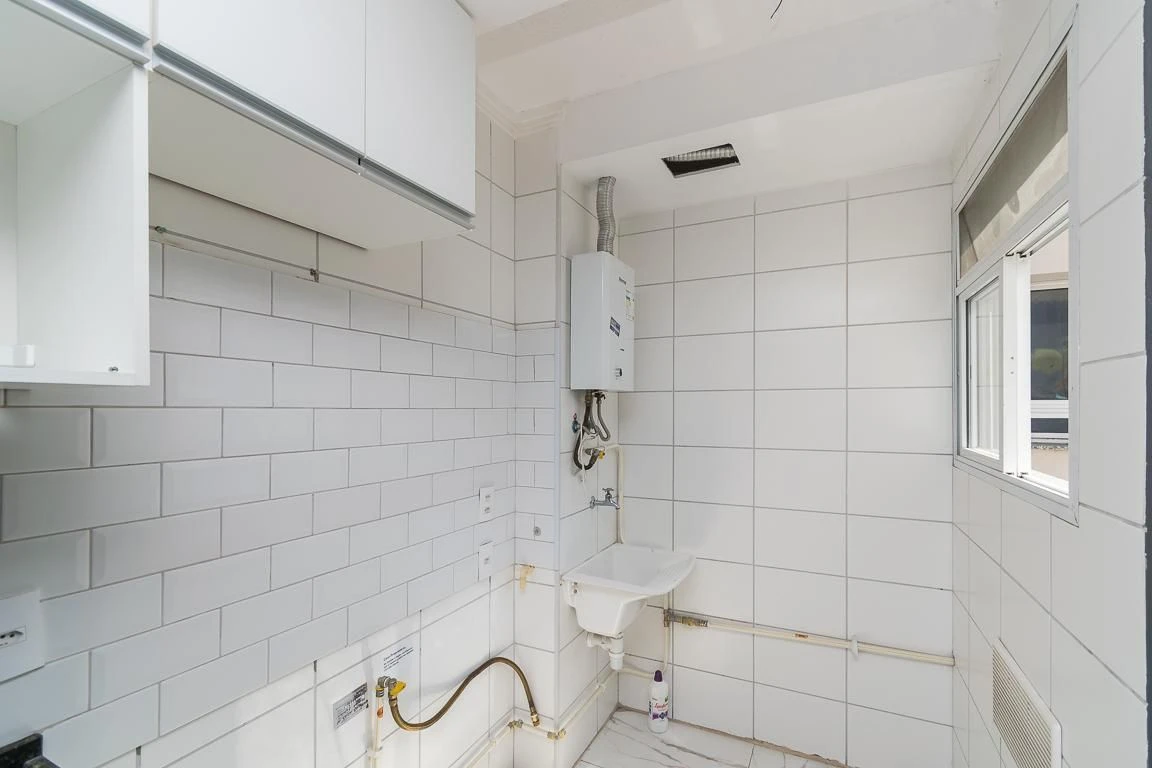 2-bedroom apartment in a building with a gym — photo 10
